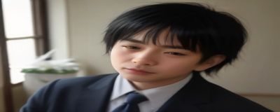 三国策略手游玩家使用九妖VIP会员专属礼包，平板电脑显示武将礼包兑换成功画面，金色战场背景